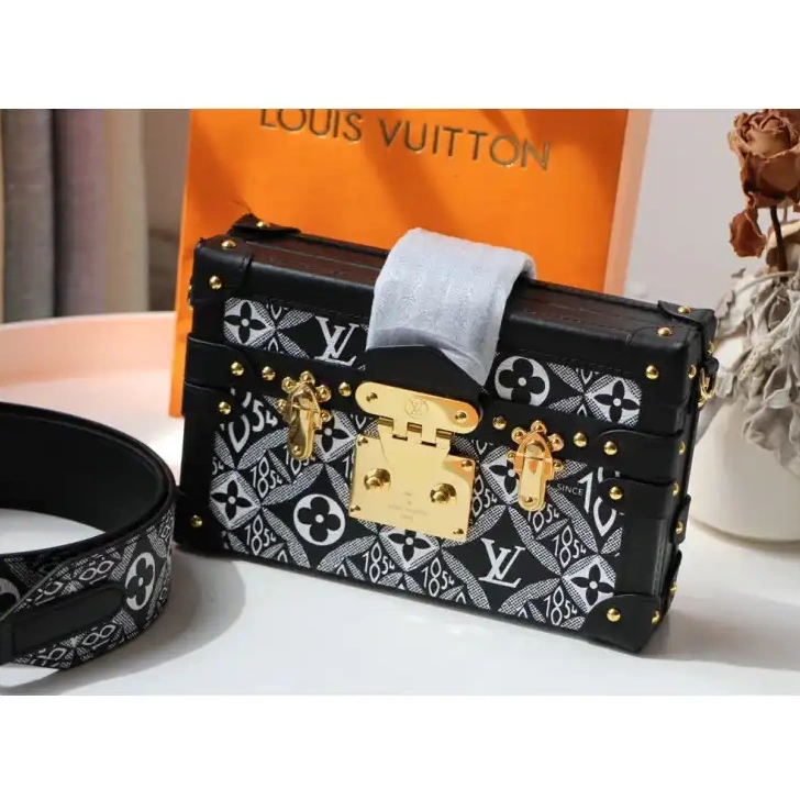 2102SH0018 LV Bags 0816
